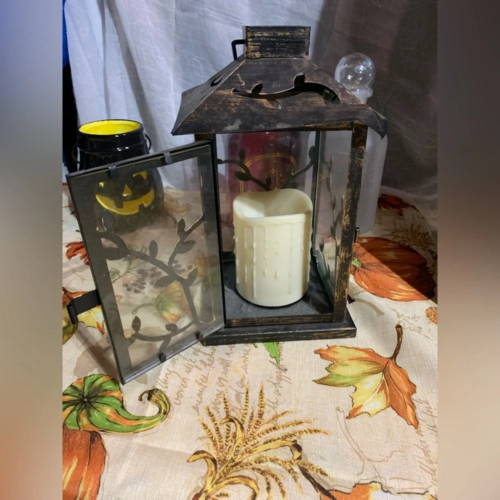 Lantern - Picture 3 of 10